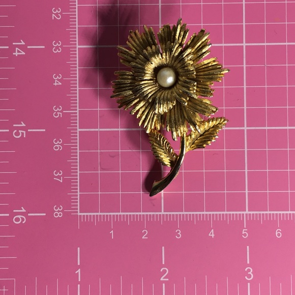 Vintage Gold Tone Faux Pearl Brooch/Pin - Picture 7 of 8